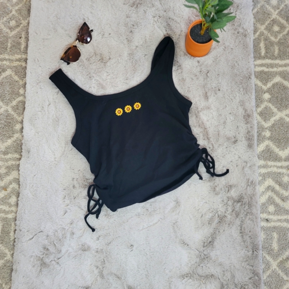 Homegirl Society Embroidered Daisy Black Crop Top Sz Large